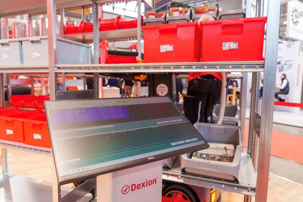 Batch-Picking, Fachbodenregal und Work-Assist-Wehicle unf WMS TCPlus als Systeml&ouml;sung