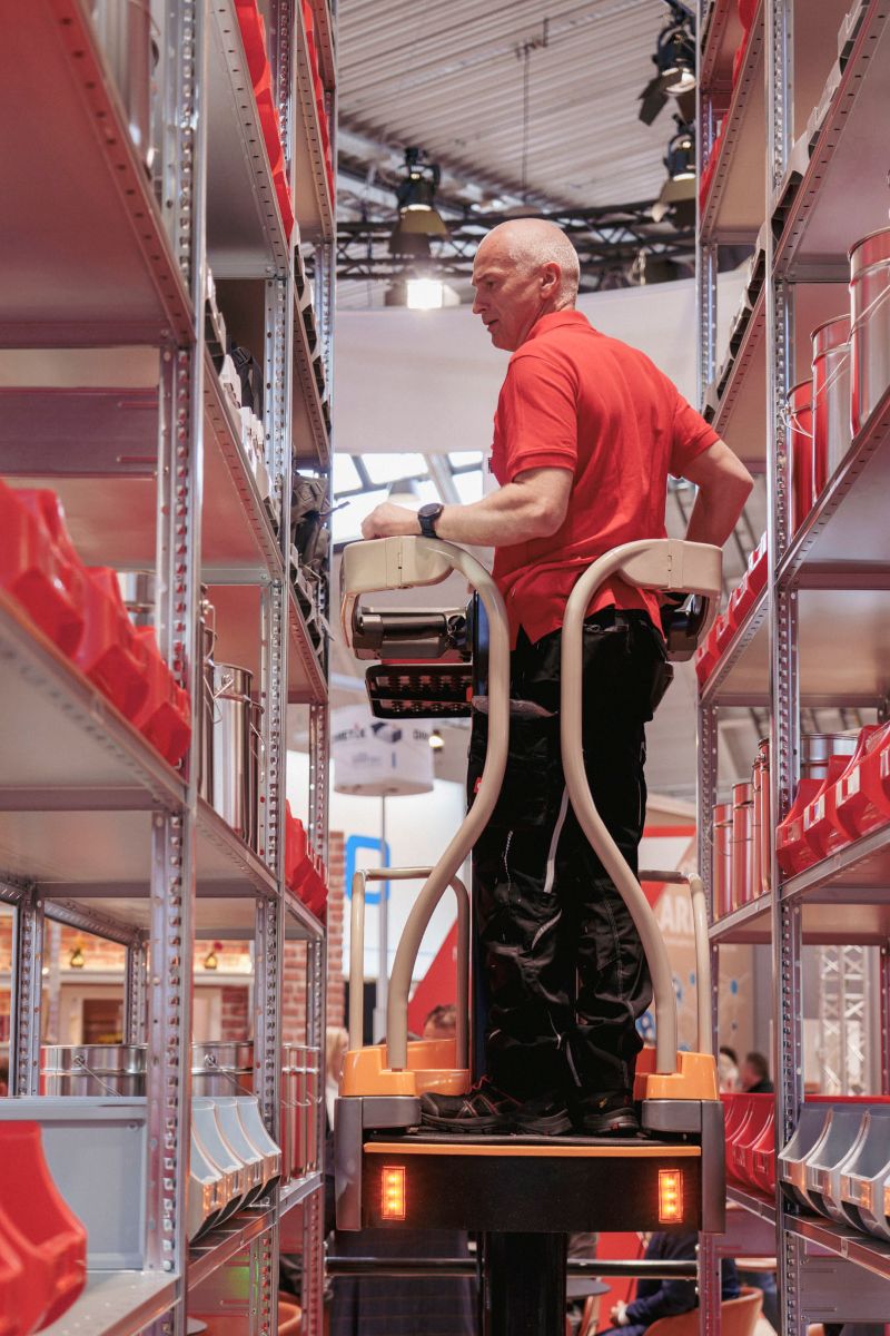 Die Verbindung zwischen manueller und teilautomatisierter Lagerlogistik