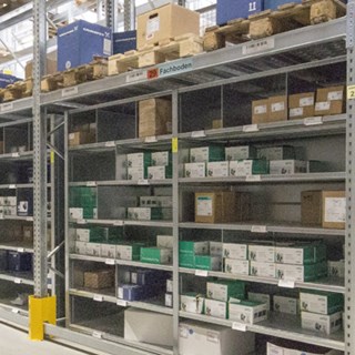 P90 Palettenregale und Hi280 Fachbodenregale in Kombination